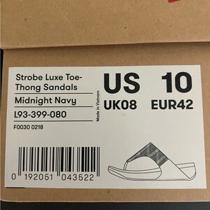 Women’s sz 10 Navy rhinestone FitFlops